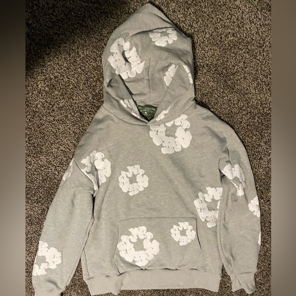 Gray men's denim tears hoodie (size M). Brand new ships between 3 to 5 days🚙📦 - Picture 4 of 5